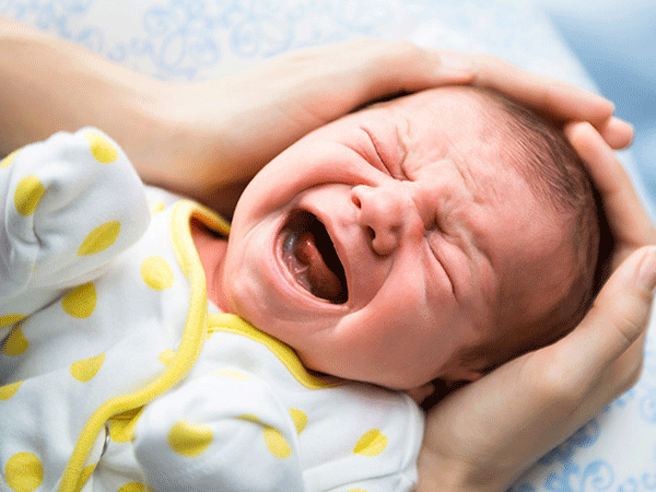 Trẻ sơ sinh bị sôi bụng nguy hiểm không