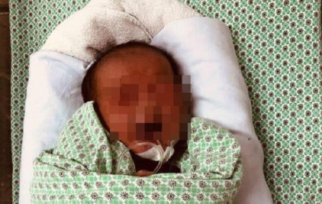 Cháu bé được đặt tên là Nguyễn Văn An và đang được các y bác sĩ tại Bệnh viện Đa khoa Xanh Pôn chăm sóc chu đáo.