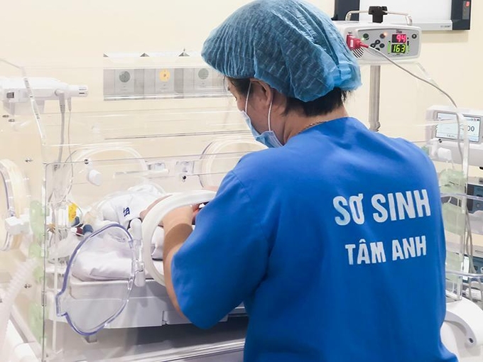 Bé gái sinh non 24 tuần 5 ngày được nuôi dưỡng thành công tại khoa Sơ sinh, Bệnh viện đa khoa Tâm Anh.