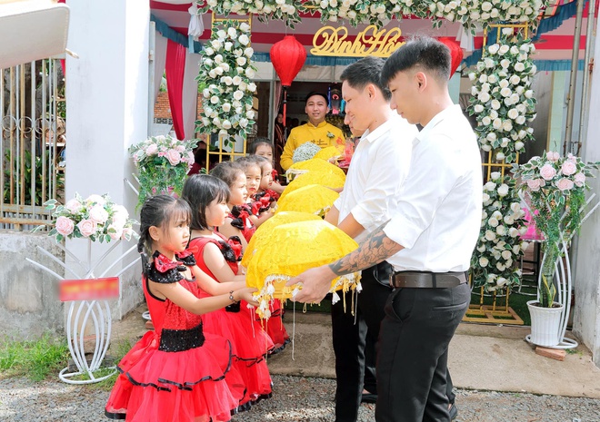 6 bé gái trở thành dàn phù dâu nhí cho một đám hỏi ở Vũng Tàu.
