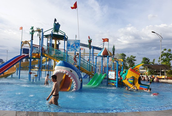 Khu vui chơi giải trí công viên nước trên địa bàn huyện Diễn Châu (Ảnh: Tiền Phong)