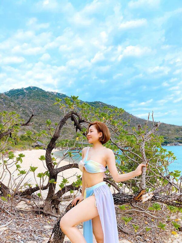 du-lich-mot-chuyen-hotgirl-tram-anh-cho-len-song-ca-bst-bikini-goi-cam-khoe-tron-dang-nuot-na-103703295_1503341503205704_5278673138272986532_o-1592317435-694-width600height800