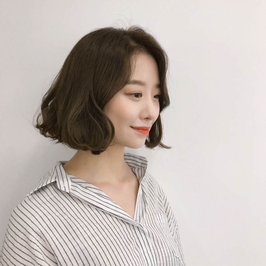 Nếu bạn là người thích sự thanh lịch có thể chọn màu nâu trầm, nâu lạnh vừa đẹp lại vừa tôn da. Còn bạn thích sự cá tính,