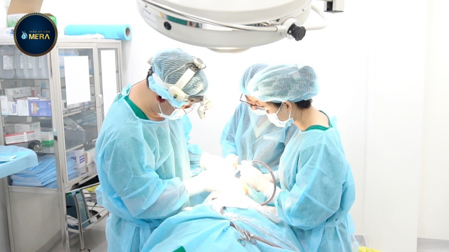 Mera có công nghệ thẩm mĩ hiện đại, kỹ thuật tiêm tê tiên tiến, hoàn toàn không đau trong suốt quá trình.