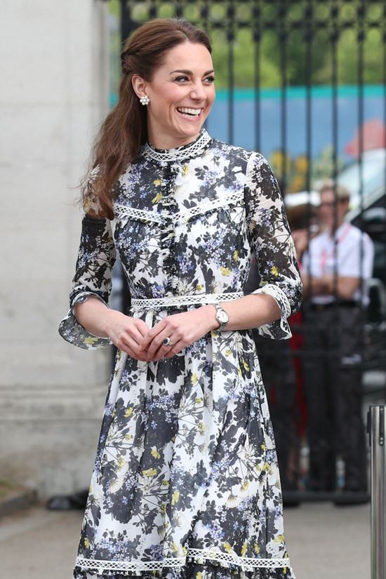catherine-duchess-cambridge-kate-middleton-royal-fashion-alexander-mcqueen-erdem-flower-show-royal-garden-party-tom-lorenzo-site-2-15935919431991539405864