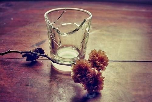 Thường xuyên đổ vỡ trong nhà là điềm vô cùng xui xẻo