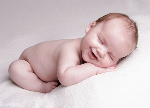 Trẻ hay cười khi ngủ sẽ thông minh hơn