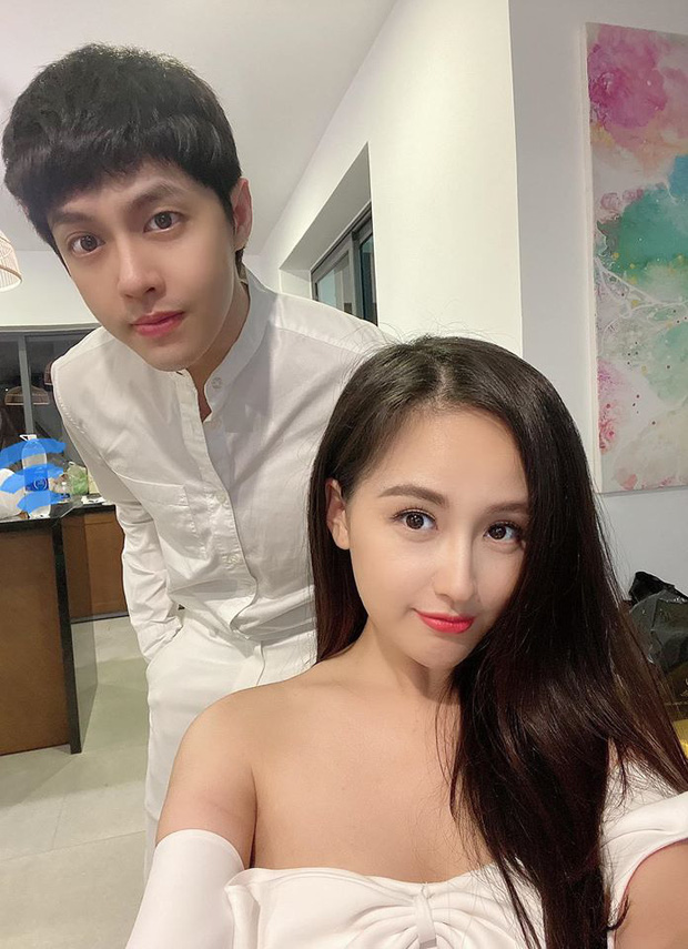 Mới đây, Noo Phước Thịnh đã làm dậy sóng MXH khi công khai thả thính Mai Phương Thúy cực đáng yêu trên MXH. Khi nàng hậu đăng tải khoảnh khắc bên cạnh nam ca sĩ kèm dòng trạng thái đầy hờn dỗi: