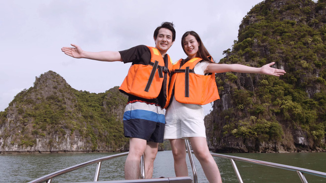 Vợ chồng Đông Nhi đang tận hưởng chuyến đi du lịch nghỉ dưỡng bên gia đình. Trong suốt giai đoạn mang thai, Ông Cao Thắng luôn cận kề chăm sóc bà xã cẩn thận từng chút.