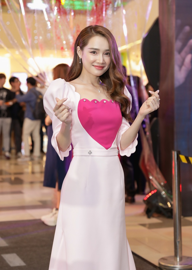 Xuất hiện trong một sự kiện mới đây, sau thời gian bị chê gầy tong teo, Nhã Phương tiết lộ đã tăng cân,