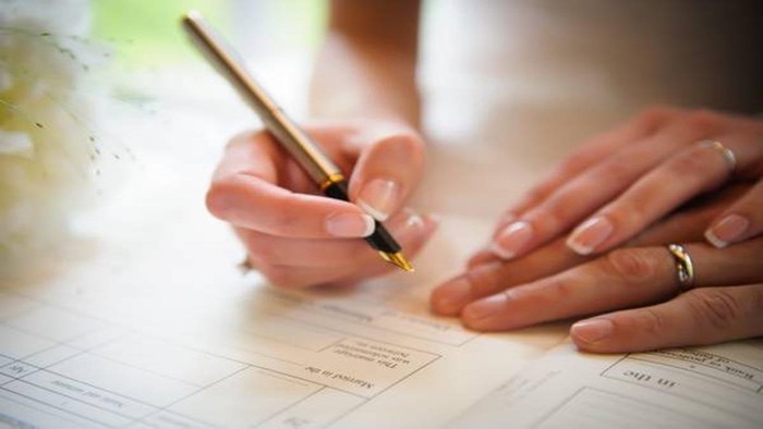 Kể từ ngày 16/7, Giấy xác nhận tình trạng hôn nhân sử dụng vào mục đích kết hôn phải ghi rõ họ tên, năm sinh, quốc tịch, giấy tờ tùy thân của người dự định kết hôn.