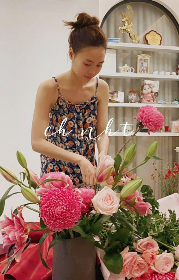 Mới đây, Lan Ngọc bất ngờ tiết lộ về lịch trình bận rộn và để lộ vóc dáng gầy xơ xác thấy rõ. Cụ thể, cô vừa đi show về lúc 22h30, sau đó lại chuẩn bị tham gia dự án khác. Nhìn những hình ảnh gầy gộc, thân hình chỉ còn da bọc xương, netizen vô cùng xót xa cho người đẹp. Đây không phải lần đầu Lan Ngọc khiến fan lo lắng cho sức khỏe của mình. Cô còn từng phải nhập viện cấp cứu vì cơ thể suy nhược và cũng từng thừa nhận do muốn đẹp hơn nên đã chủ động nhịn ăn.