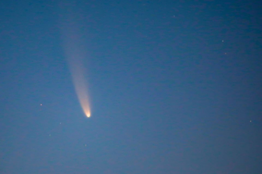 Sao chổi Neowise được nhìn thấy ở Van, Thổ Nhĩ Kỳ vào ngày 11/7/2020.  Ảnh: Anadolu Agency/ VTV 24