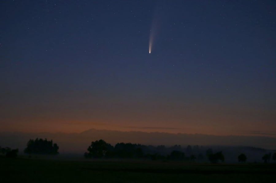 Sao chổi Neowise được nhìn thấy ở Bad Woerishofen, miền nam nước Đức, vào ngày 12/ 7/ 2020. Ảnh; VTV 24  