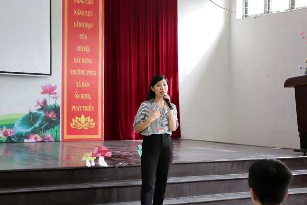 Cô Nguyễn Thị Thanh Mai, Phó Hiệu trưởng nhà trường, gửi lời cảm ơn đến dự án.