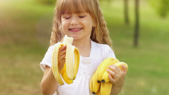 Trẻ ăn chuối lợi ích sức khỏe của trẻ