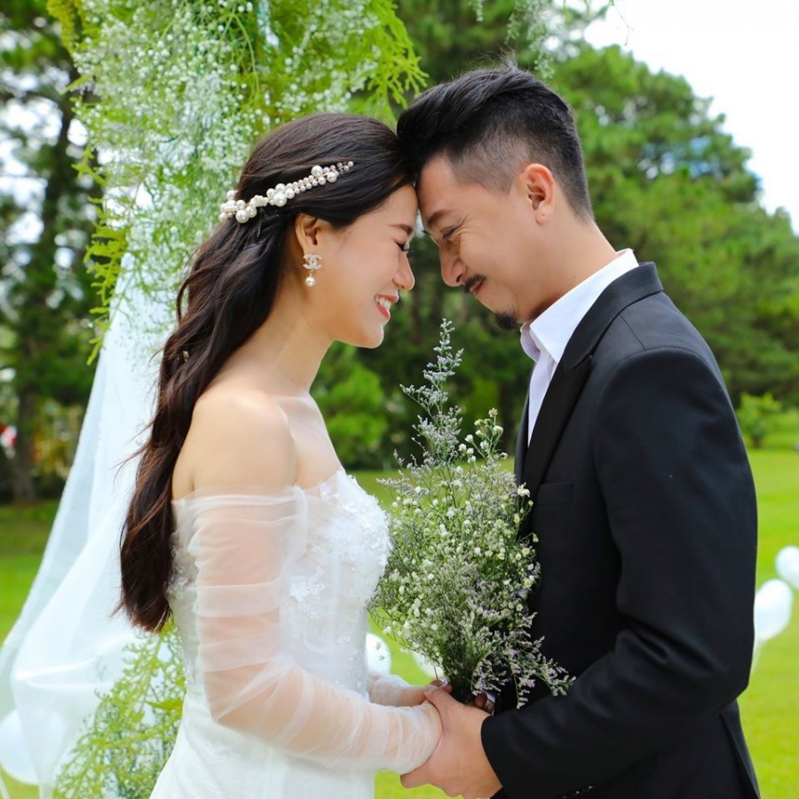 lam-vi-da-khoe-anh-cuoi-lang-man-ben-ong-xa-hua-minh-dat-f2d95cc5