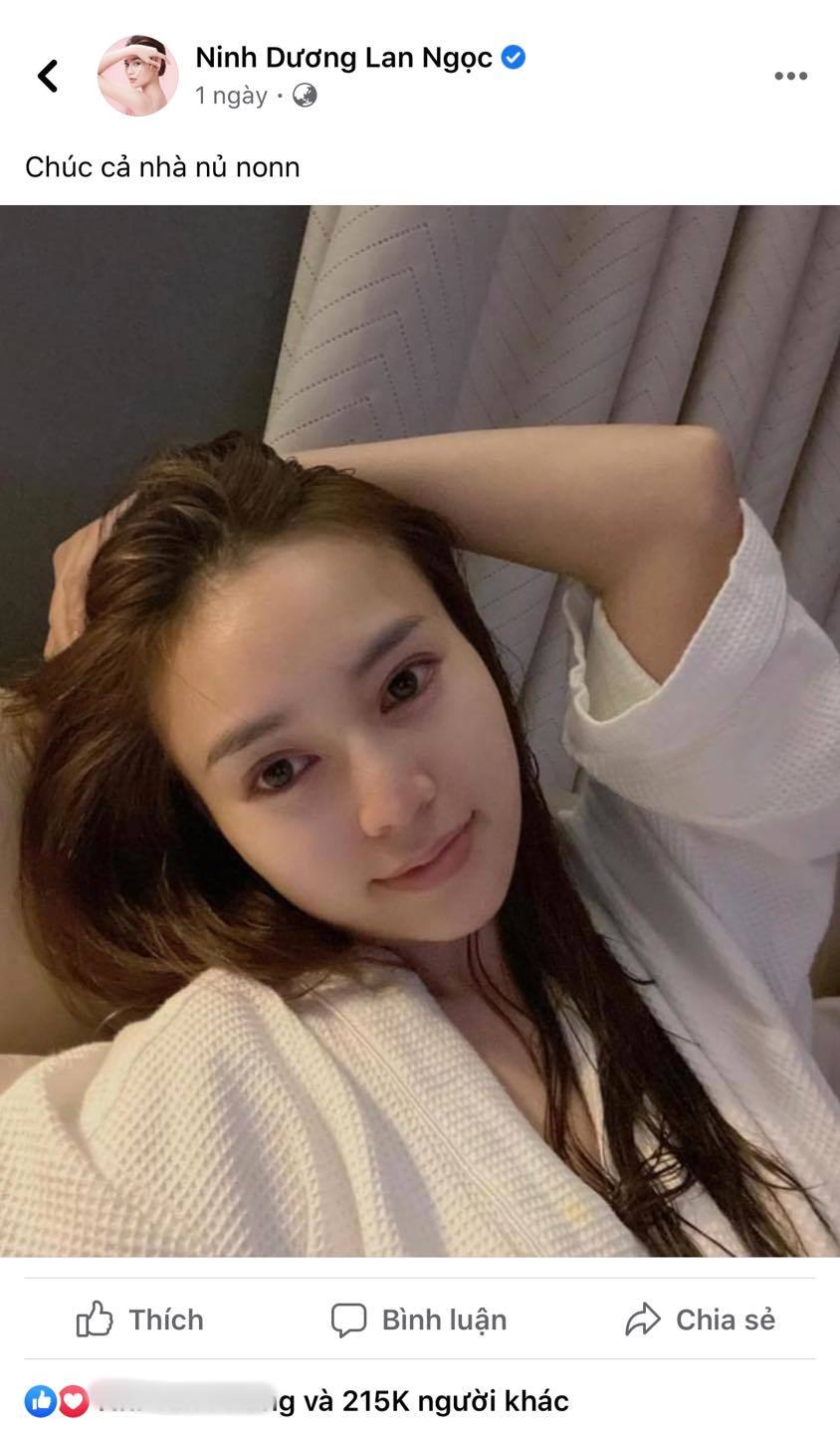 Mới đây khi khoe mặt mộc của mình trên MXH, Lan Ngọc đã nhận được cơn mưa lời khen bởi các đường nét thanh tú. Khoảnh khắc tự nhiên của cô nàng thu hút và nhận về lượng tương tác khủng. Bức ảnh đã thắng áp đảo toàn bộ những bức ảnh gần đây mà cô đăng tải thậm chí là cao hơn cả bức ảnh cô nàng make-up