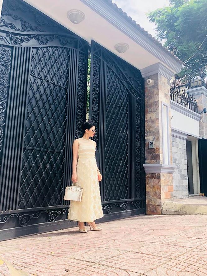 Nhìn bên ngoài căn nhà vô cùng tinh tế