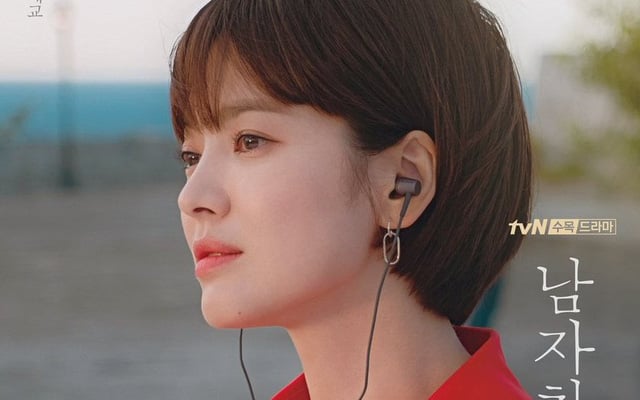Phải nói nhờ chiếc mũi S-line hoàn hảo này mà Song Hye Kyo có thể cân đẹp mọi góc chụp 