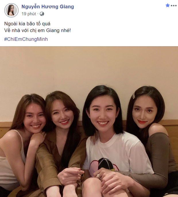 Hương Giang đăng ảnh gặp gỡ bạn bè.