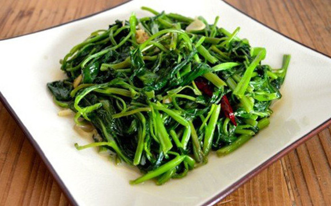 cach-lam-rau-muong-xao-toi-1505099707507-0-50-304-538-crop-1505111238264-1505111549530
