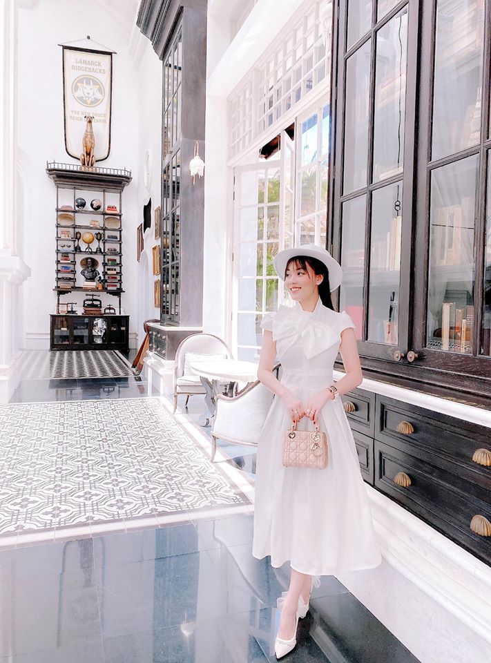 Vốn sở hữu vóc dáng gợi cảm cùng với nước da trắng sáng nên Âu Hà My có thể chinh phục đủ mọi thế loại váy áo, trang phục.