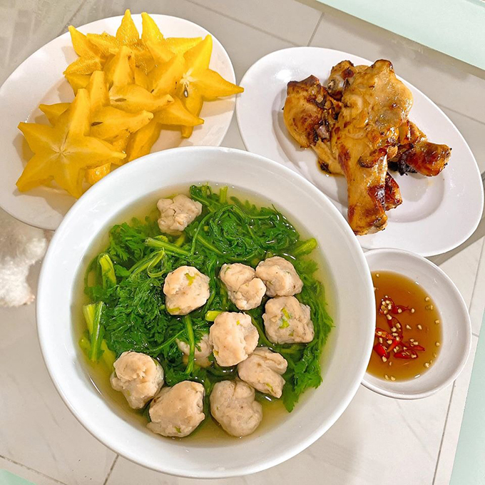 Mâm cơm giản di những ngon mắt của Lê Phương