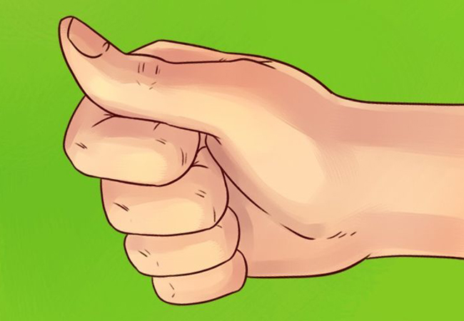 Cách nắm tay nói lên tính cách tương lai của bạn