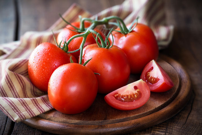 Chọn cà chua chín tự nhiên