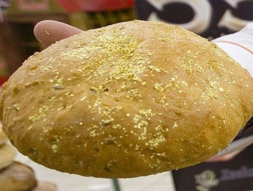 Chiếc bánh mì này giá khoảng 150 USD – 200 USD (tương đương 3,5 triệu đồng đến hơn 4 triệu đồng/chiếc).
