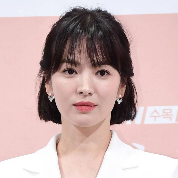 Để có làn da đẹp như vậy Song Hye Kyo cũng có kha khá bí quyết dưỡng da và 3 điểm quan trọng chính là : làm sạch sâu, cấp ẩm và sử dụng nhiều mặt nạ