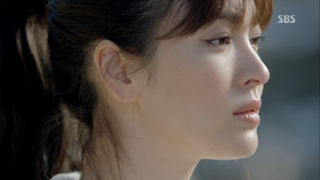 Ở độ tuổi 30 làn da của Song Hye Kyo chưa hề có dấu hiệu lão hóa mà nó còn căng mướt, mịn màng cô cùng đáng ngưỡng mộ