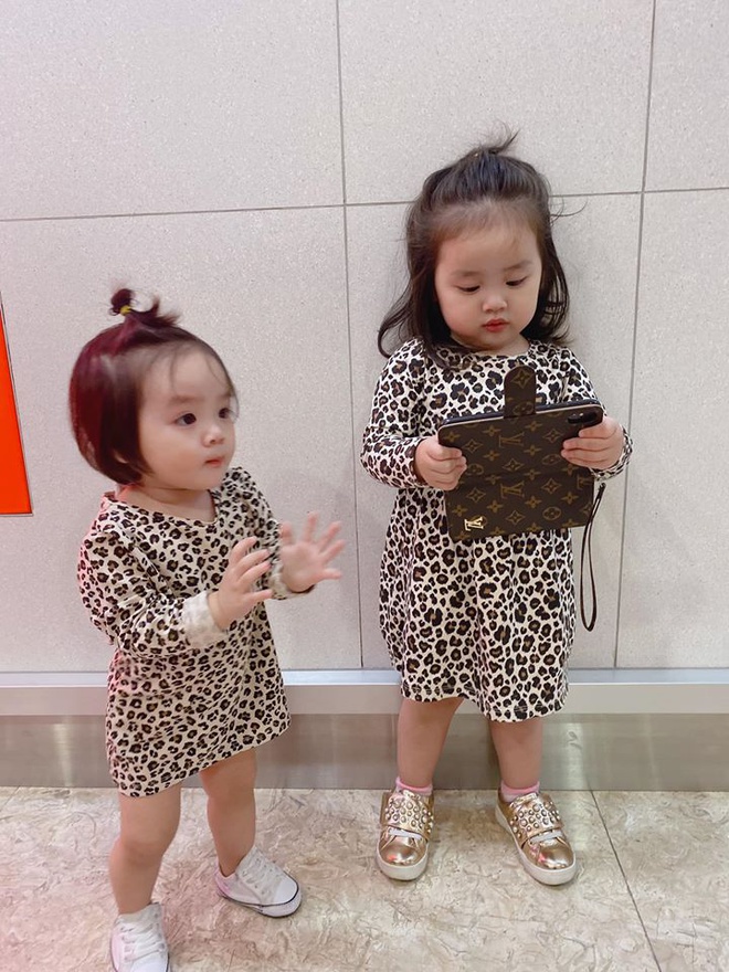 Vợ cũ của Hoài Lâm cũng lập một trang Instagram riêng cho hai con nhưng đặt ở chế độ riêng tư suốt một thời gian dài. Thời gian gần đây, tài khoản này mới được công khai.