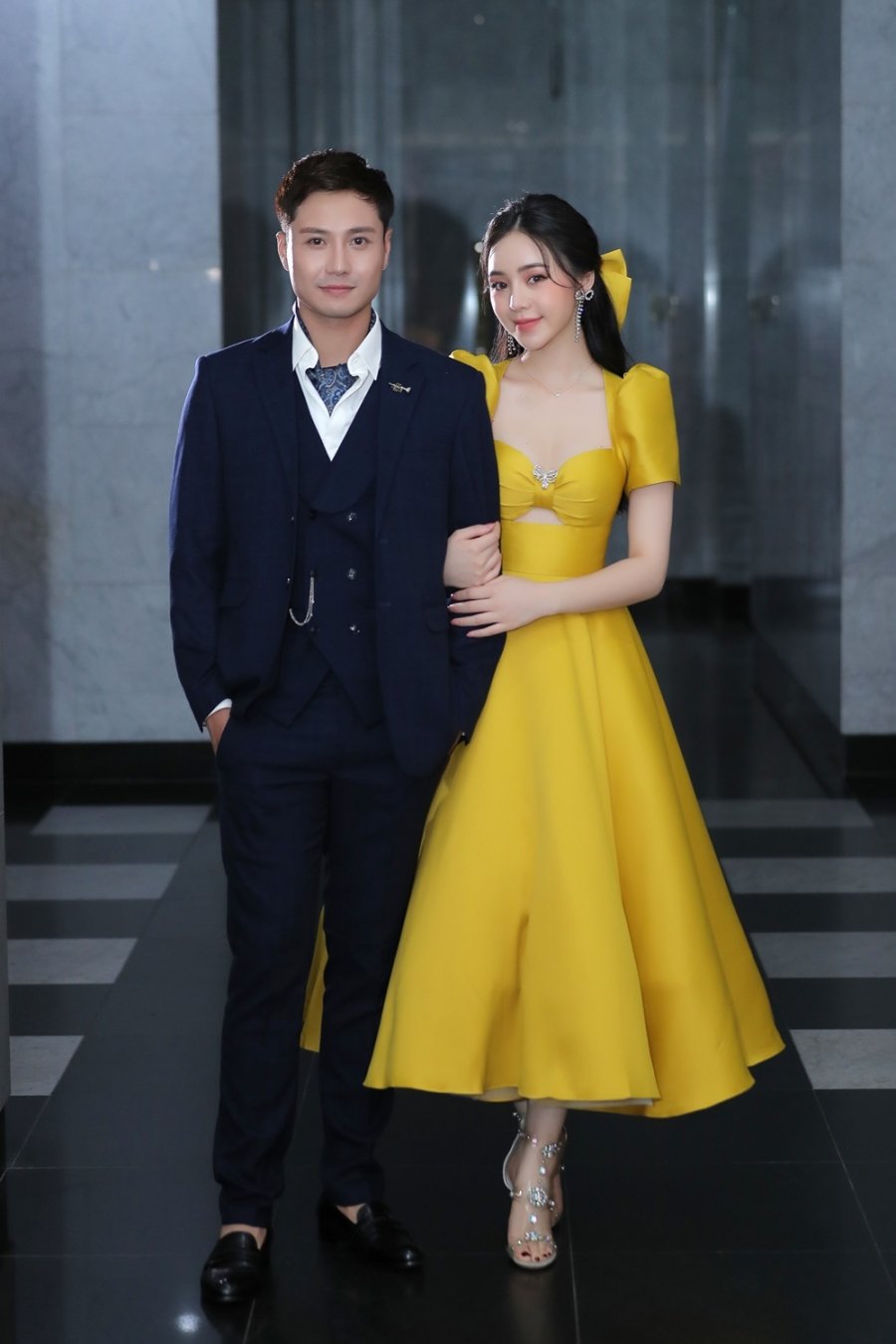 Quỳnh Kool và Thanh Sơn dính tin đồn 'phim giả tình thật' sau khi cả hai đóng cặp trong phim truyền hình Đừng bắt em phải quên, khi đó nam diễn viên đã ly hôn.