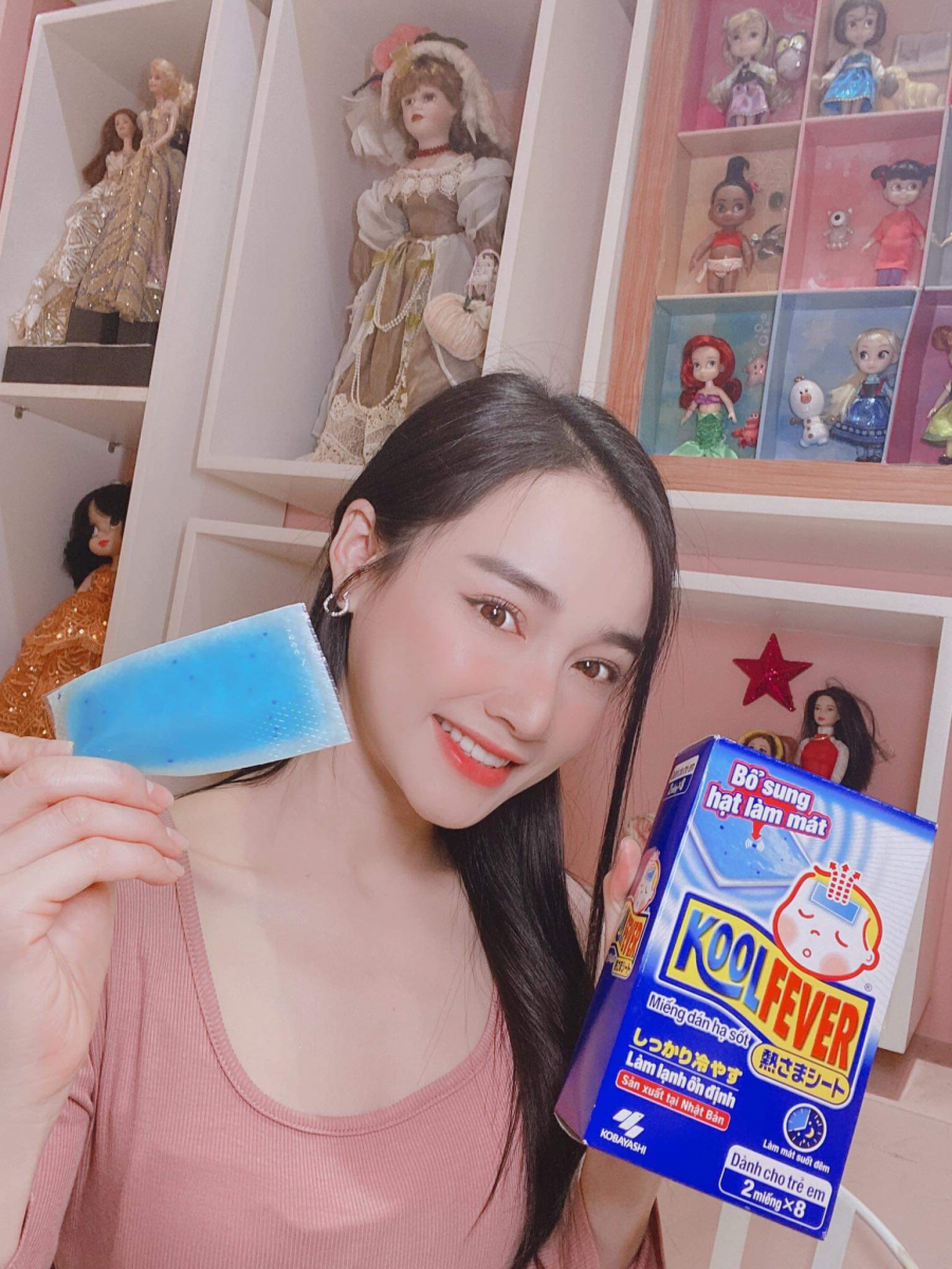 Nhã Phương luôn mang theo KoolFever dành cho con