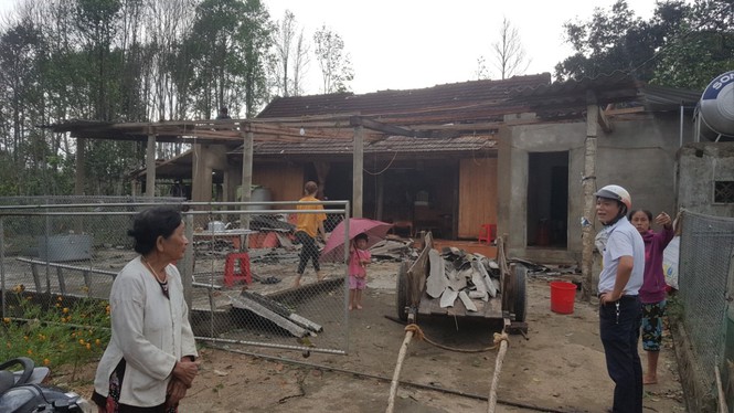 Thống kê sơ bộ, trận lốc xoáy làm khoảng 60 nhà dân trên địa bàn xã Cương Gián bị tốc mái