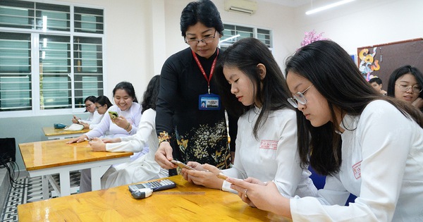 Quy định mới: Giáo viên, học sinh được dùng điện thoại trong lớp để phục vụ học tập