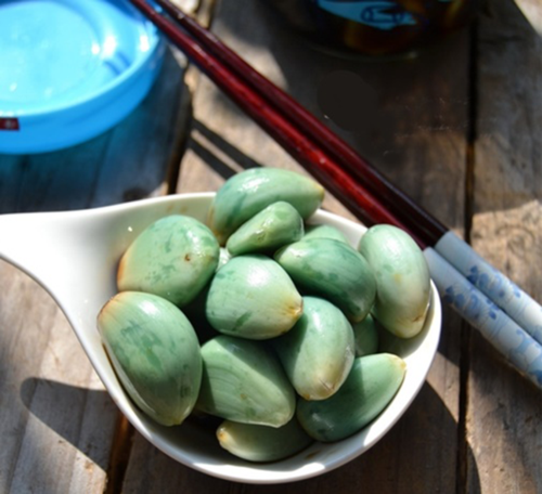 toi-ngam-giam-chuyen-sang-mau-xanh-01