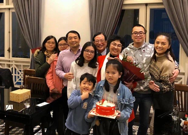 Thu Quỳnh lần đầu trải lòng về chuyện con riêng với bạn trai. Dù cả hai đều có con riêng nhưng mối quan hệ của gia đình Thu Quỳnh và gia đình bạn trai rất tốt. Những ngày rảnh rỗi, cả hai thường xuyên đưa con qua nhà ông bà hai bên: