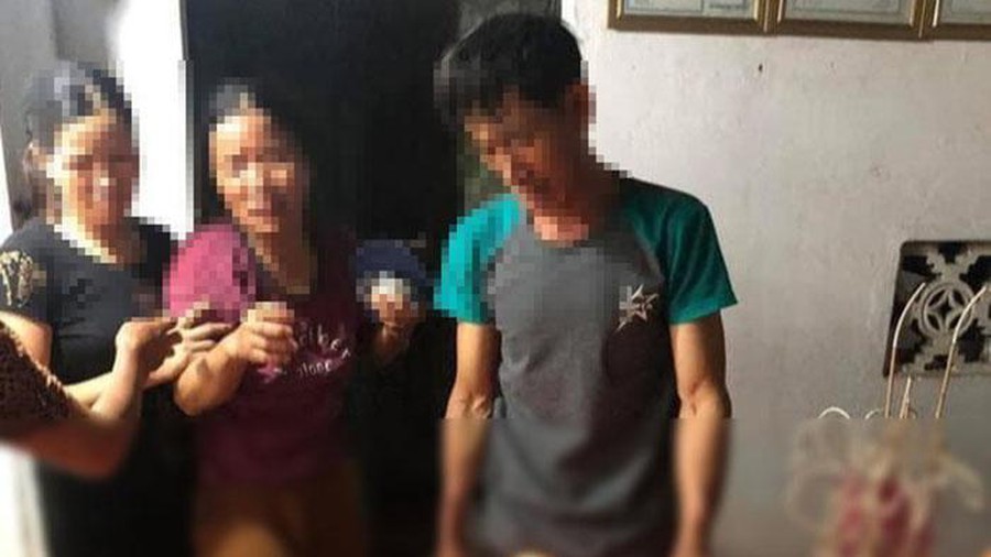 Nam thanh niên bị sét đánh tử vong khi đang vừa sạc pin vừa dùng điện thoại