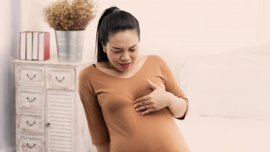 Sự phát triển của thai nhi gây nên tình trạng trào ngược khi mang thai