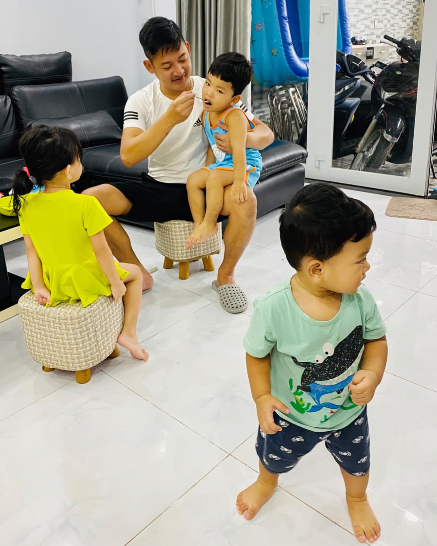 Thành Đạt - Hải Băng quan tâm sát sao đến chế độ dinh dưỡng, thực đơn ăn uống của các con.