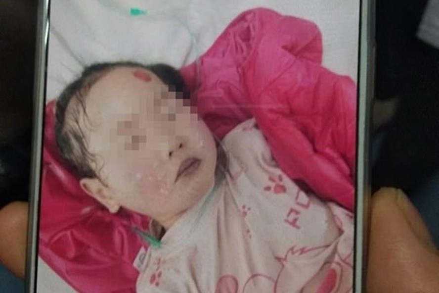 Một học sinh trường mẫu giáo ở tỉnh Hà Nam, Trung Quốc, được điều trị vì ngộ độc tại bệnh viện (Ảnh: CNN)