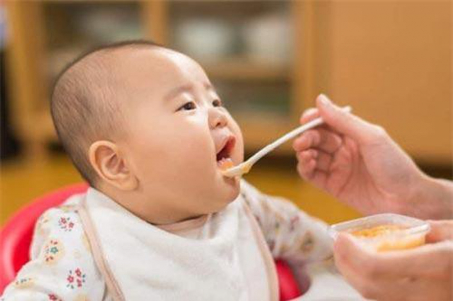 Không nên cho trẻ ăn quá nhiều nước hầm xương