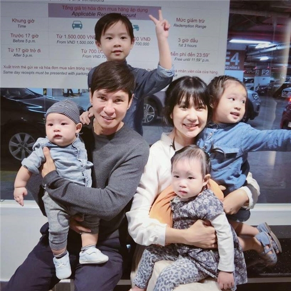 gia-dinh-dong-con-nhat-showbiz-viet-01