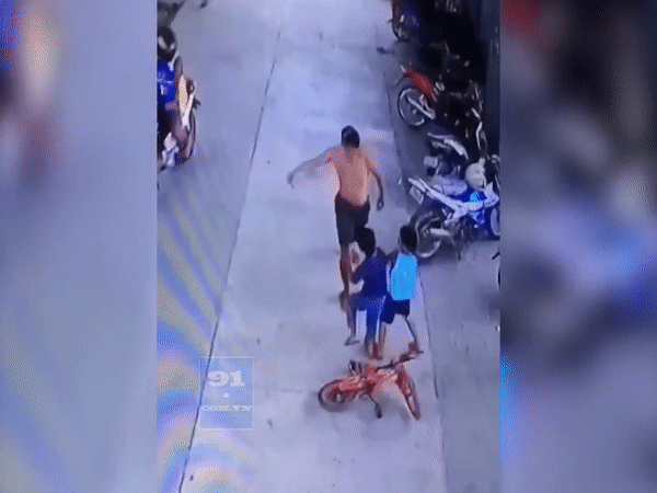 Con trai đi xe đạp bị đẩy ngã, hành động của ông bố với bạn con khiến dân tình phẫn nộ