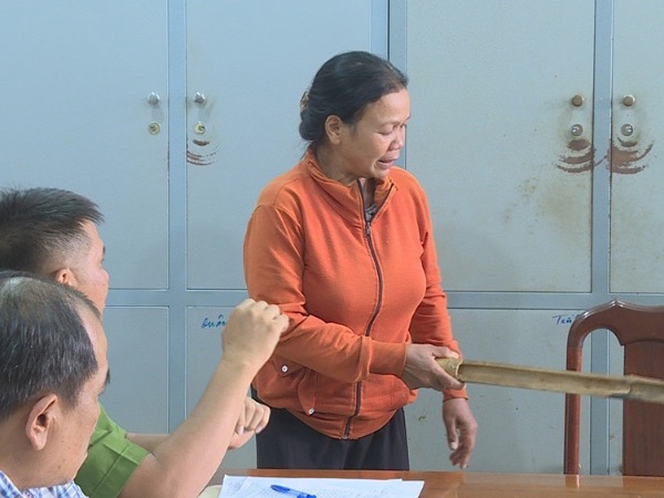 Bà H'mok tại cơ quan điều tra
