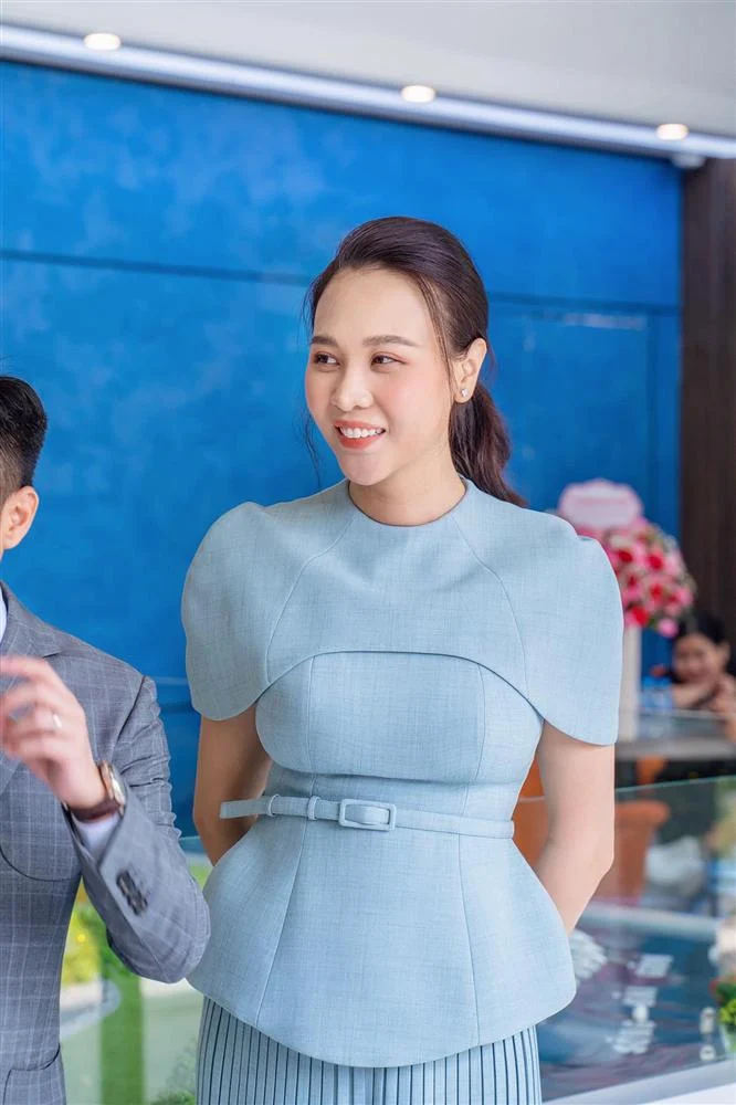 Mới đây, Đàm Thu Trang khoe nhan sắc mẹ bỉm sữa mặn mà. Cường Đô La lập tức vào bình luận: