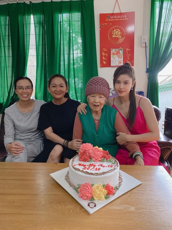 truong-quynh-anh-va-bo-me 2